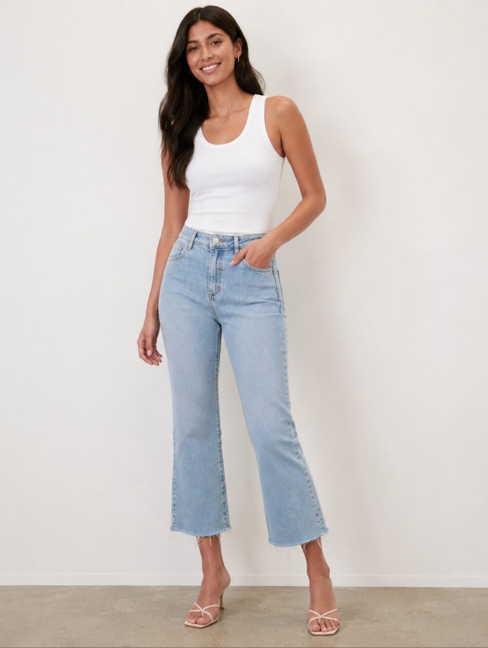 ❤️ TRACTR HIGH RISE CROP FLARE JEANS, 6 (28)